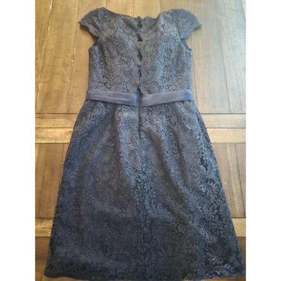 Belsoie Navy Lace Cocktail Dress With Cap Sleeves & Button Back Detail Size 4 - Picture 3 of 5